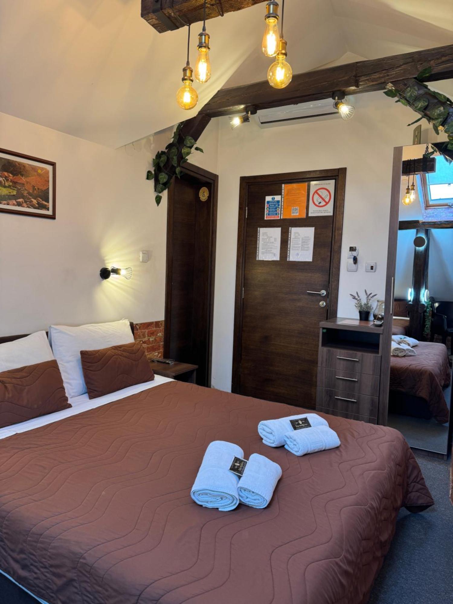Pirocanac Rooms & Restaurant "Breakfast-Lunch-Dinner" Pirot Eksteriør billede